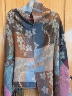 NWT Dennis Basso Rectangle Reversible Shawl /Wrap Tassel Fringe Floral 48"x32"